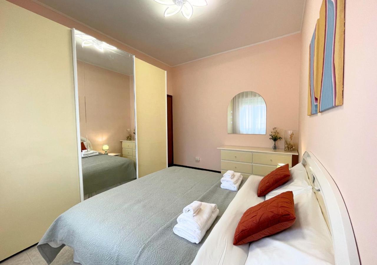 Magnolia Apartments, Di Garda