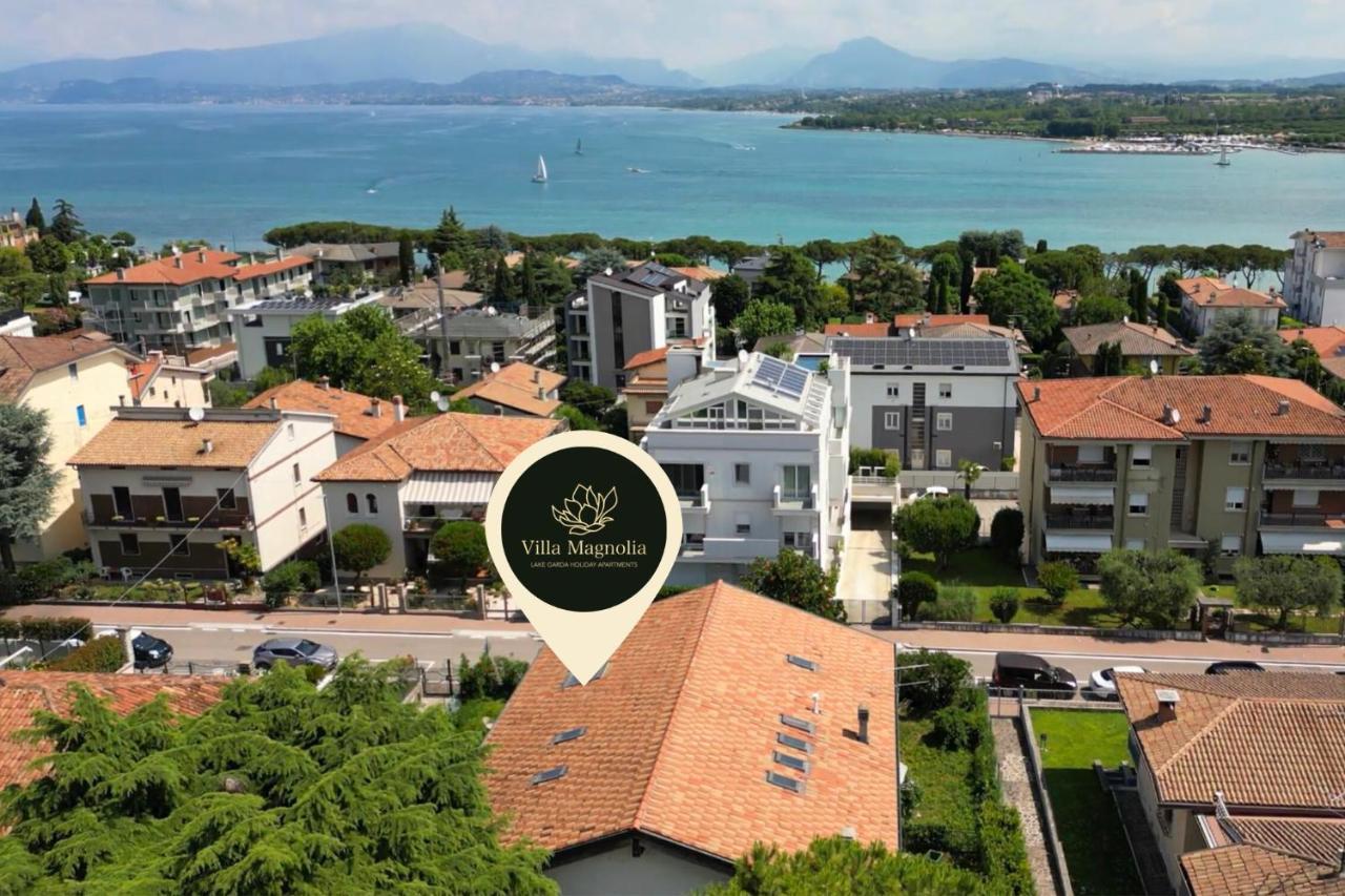 Magnolia Apartments, Di Garda