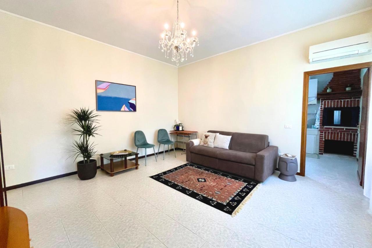 Magnolia Apartments, Di Garda